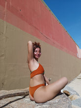 Load image into Gallery viewer, Top PANAMÁ biquíni - TERRACOTA LARANJA / Verde menta