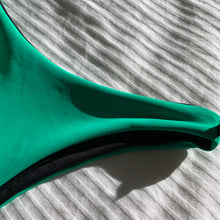 Load image into Gallery viewer, Cueca ECHO biquini - verde bandeira | preto